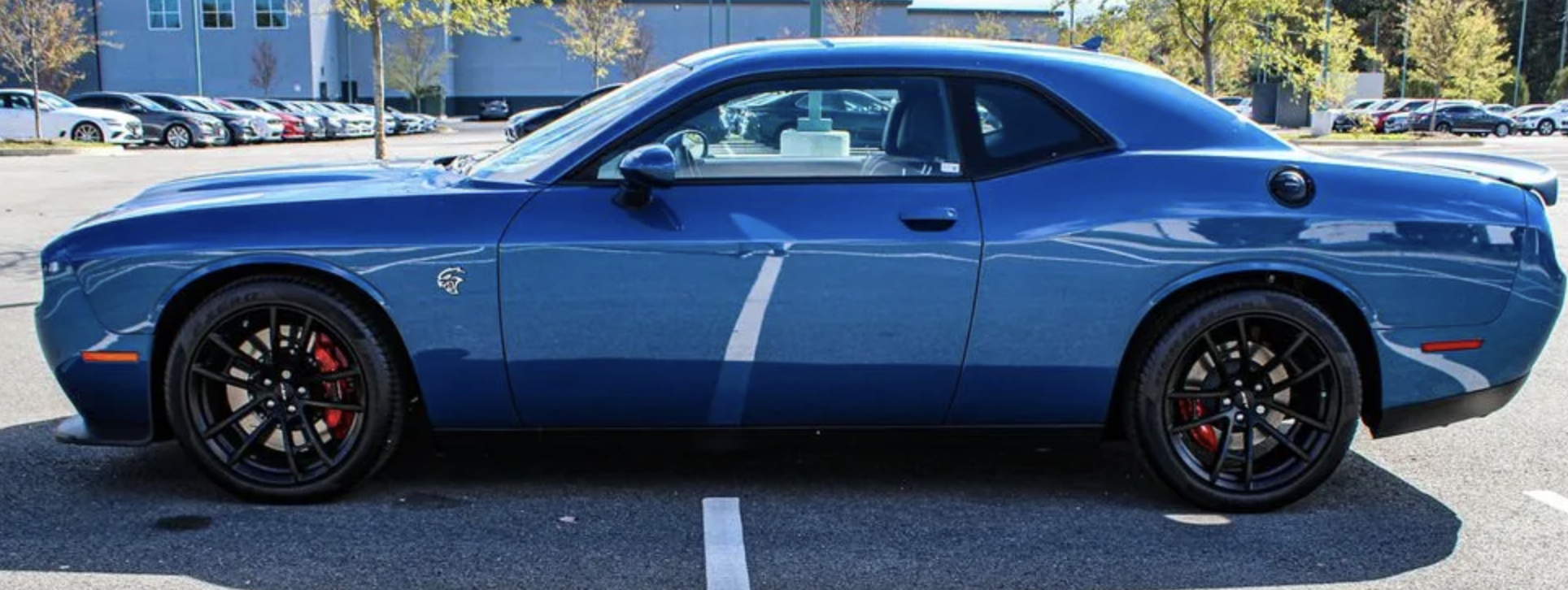 
								Dodge Challenger SRT full									