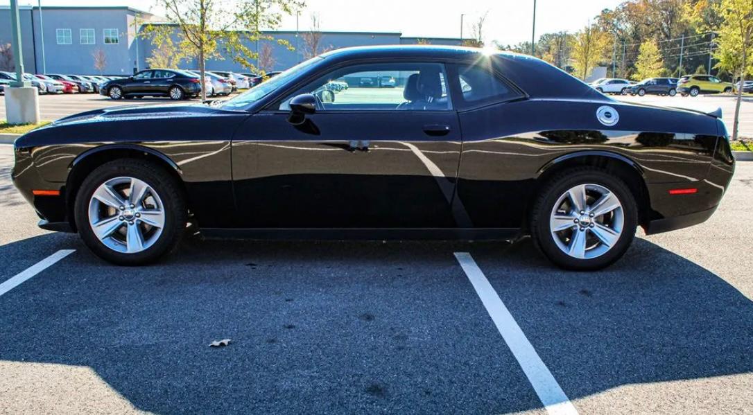 
								Dodge Challenger SXT full									